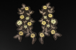 Beige patches, nude color applications, flowers to sew on 1 pair