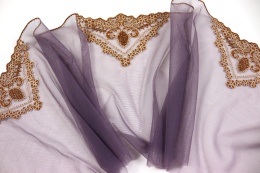 Miękki, elastyczny haft, koronka na tiulu, złoty wzór 0,6mb