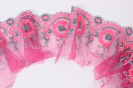 Różowy stabilny haft na tiulu,kolor BARBIE 1mb
